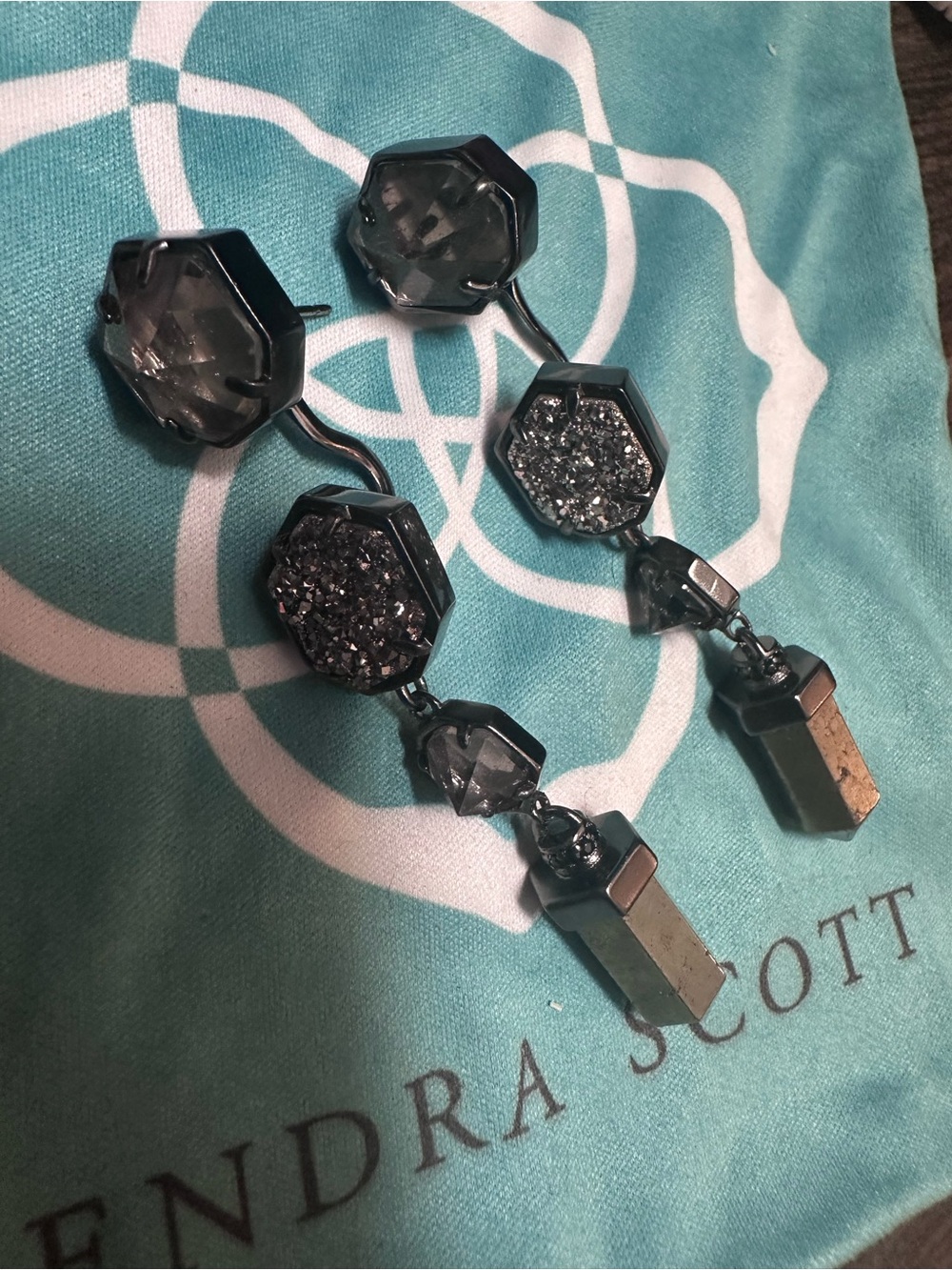 Rare Kendra Scott Jordy earrings in gunmetal